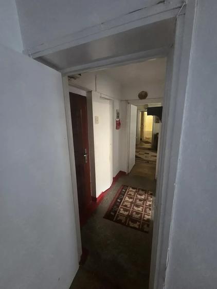 Apartament cu 3 camere semidecomandat, mobilat în Central