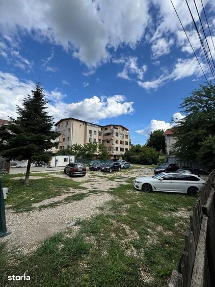 Spațiu comercial, de 1,000 mp, în Central