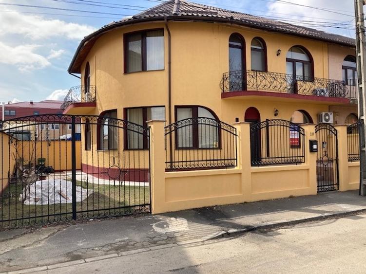 Duplex cu 4 camere cu Canalizare în Roșu