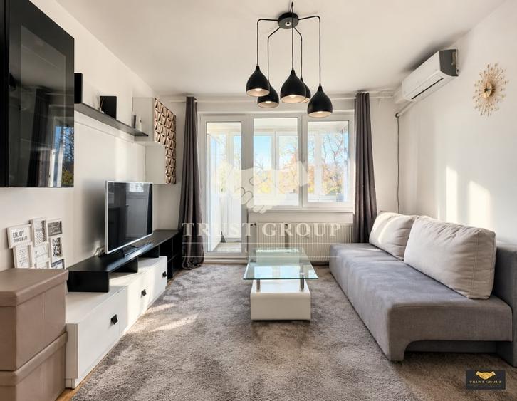 Apartament cu 2 camere semidecomandat, mobilat în Pajura