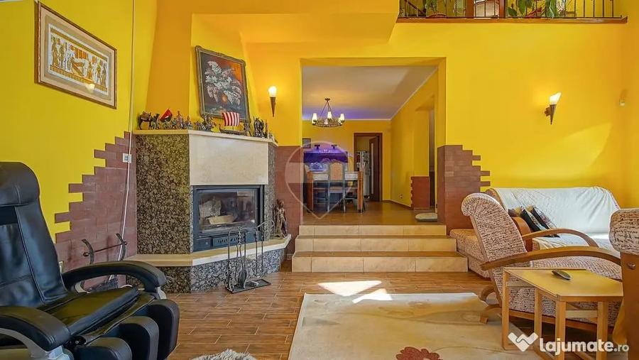 Casă cu 7 camere cu Teren 519 Mp în Cristian