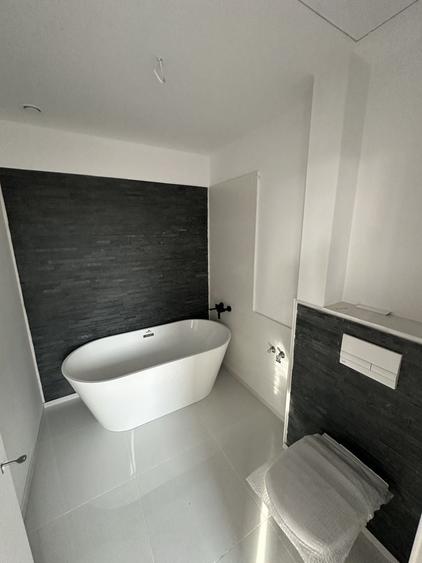 Duplex cu 5 camere cu Canalizare în Exterior Nord