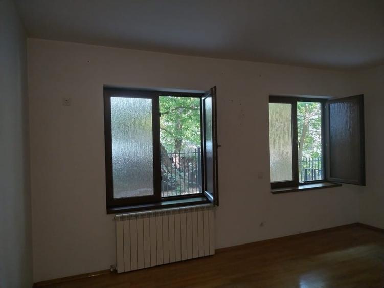 Apartament cu 3 camere decomandat în Banu Manta