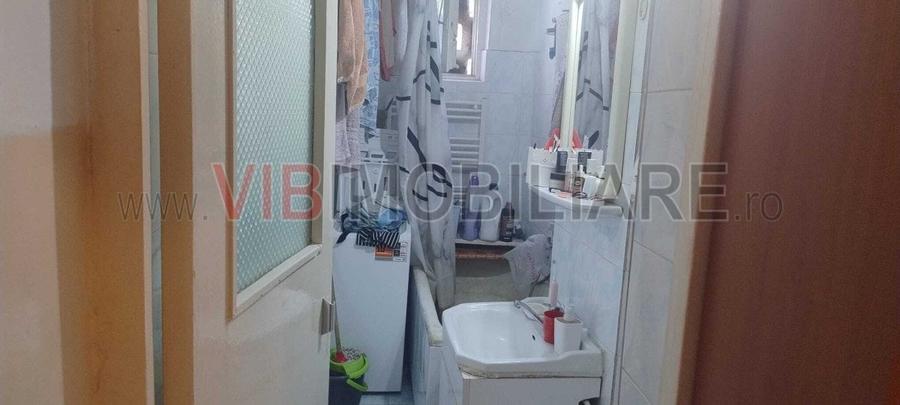 Apartament cu 4 camere semidecomandat în Dacia