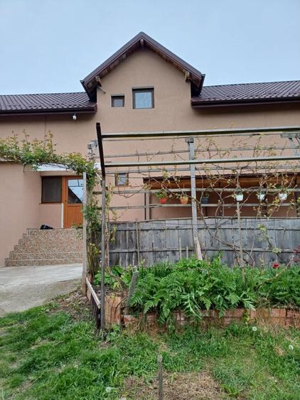 Casă individuală cu 5 camere cu Garaj în Ivănești