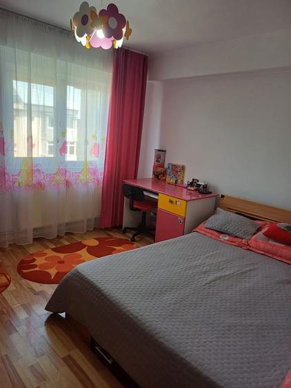 Apartament cu 3 camere decomandat în Ultracentral