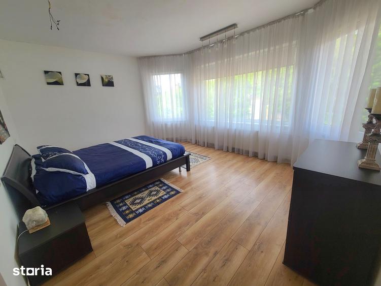 Casă cu 7 camere cu Teren 900 Mp în Corunca