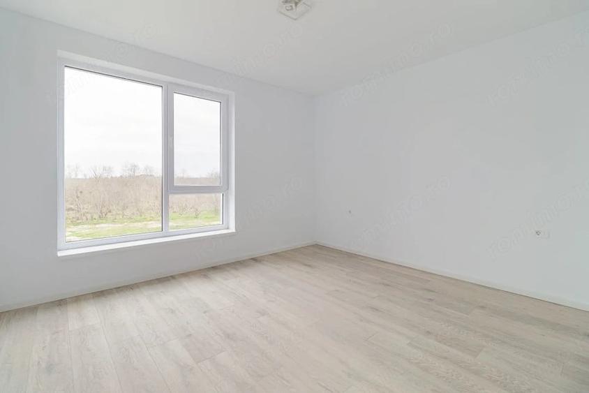 Apartament cu 5 camere semidecomandat în 1 Decembrie