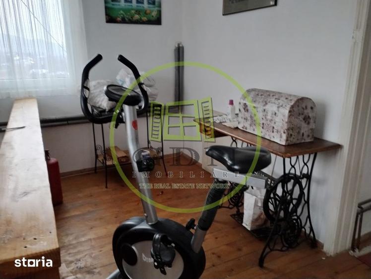 Casă cu 6 camere cu Teren 2200 Mp în Cerașu