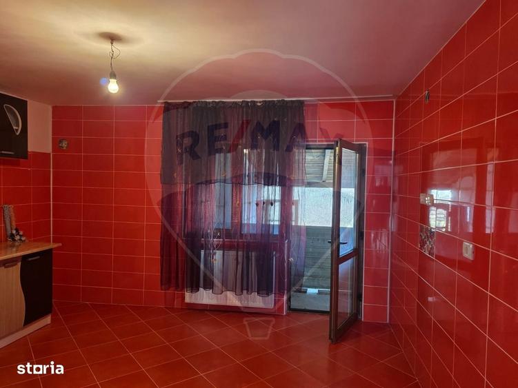 Casă cu 3 camere cu Teren 966 Mp în Gârleni