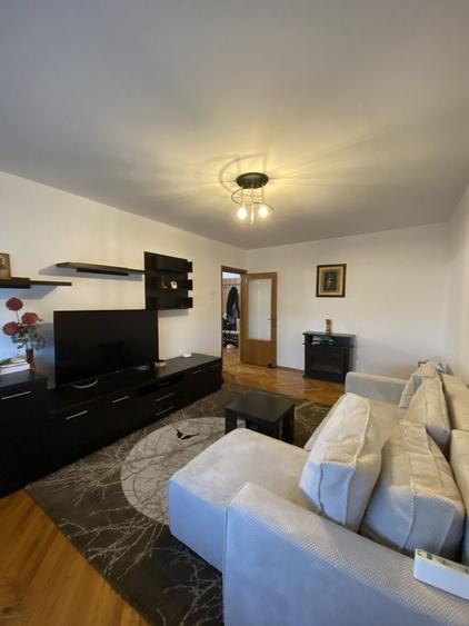 Apartament cu 3 camere decomandat în Casa de Cultură