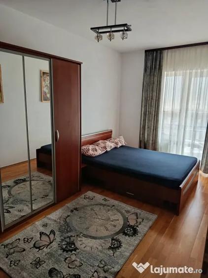 Apartament cu 3 camere decomandat în Est