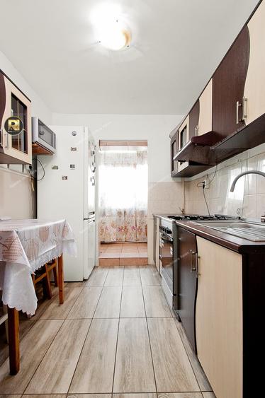 Apartament cu 3 camere decomandat în Micro 16