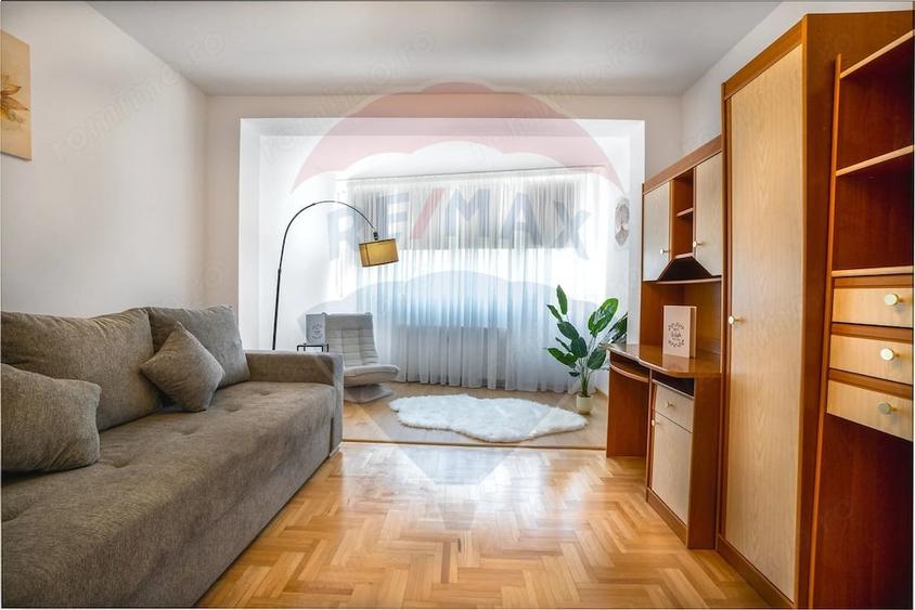 Apartament cu 3 camere decomandat în Vlahuță