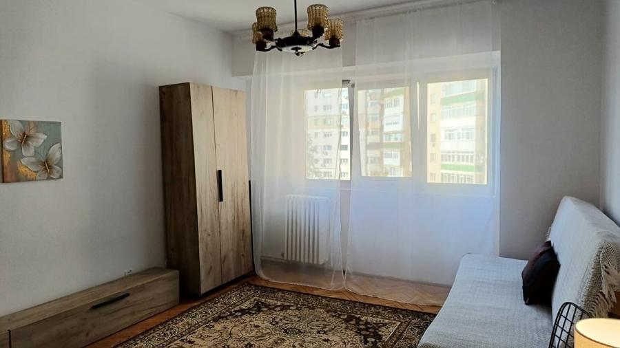 Apartament cu 3 camere decomandat, mobilat în Gară