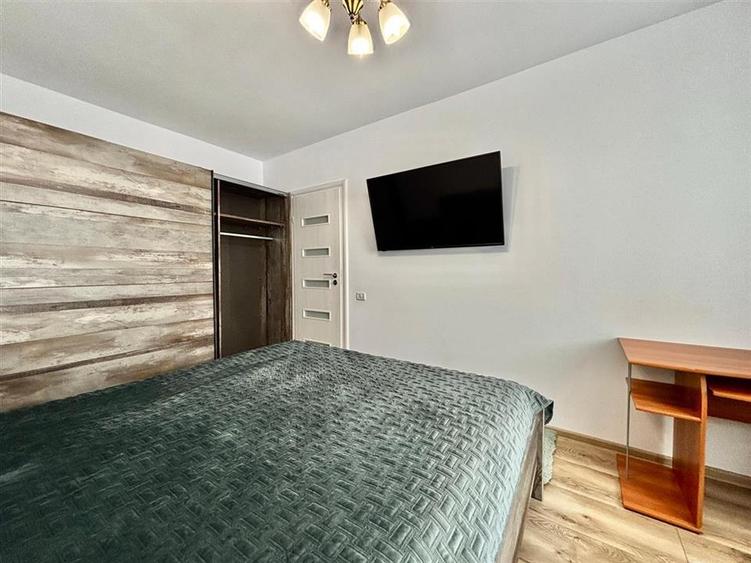 Apartament cu 2 camere decomandat, mobilat în Tractorul