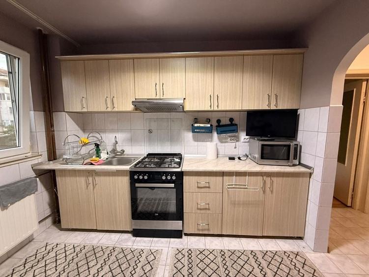 Apartament cu 3 camere decomandat în Rogerius