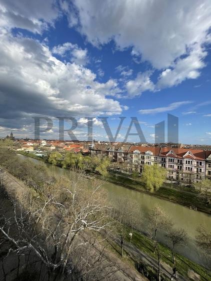 Apartament cu 3 camere semidecomandat, mobilat în Ultracentral
