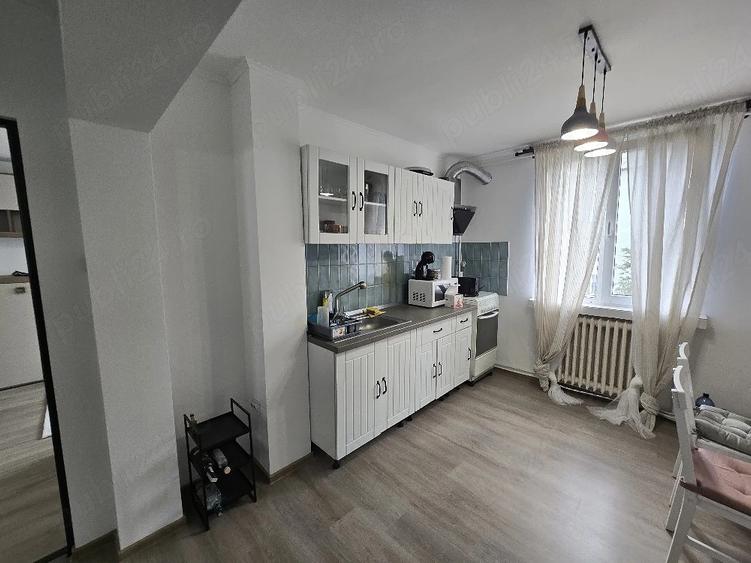 Apartament cu 4 camere decomandat în Central