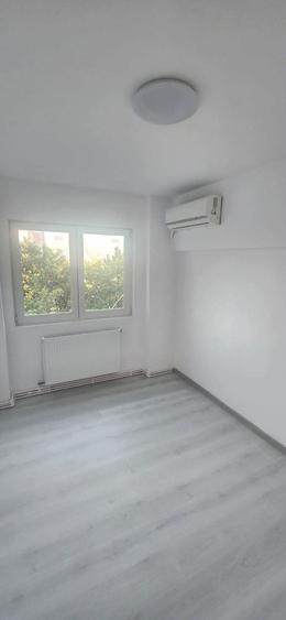 Apartament cu 3 camere decomandat în Lujerului