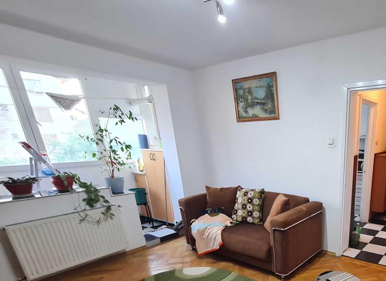 Apartament cu 2 camere semidecomandat în Central