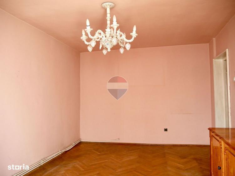 Apartament cu 4 camere în Cetate