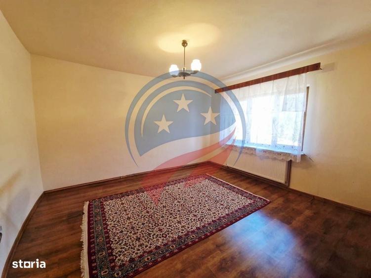 Casă cu 4 camere în Ungureni