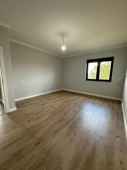 Duplex cu 5 camere cu Canalizare în Dumbrăvița