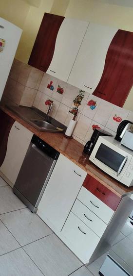 Apartament cu 2 camere decomandat în Petrești