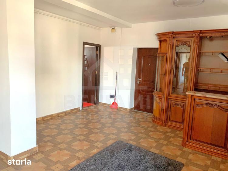 Apartament cu 3 camere semidecomandat în Brestei