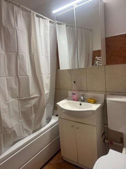 Apartament cu 2 camere decomandat în Crâng