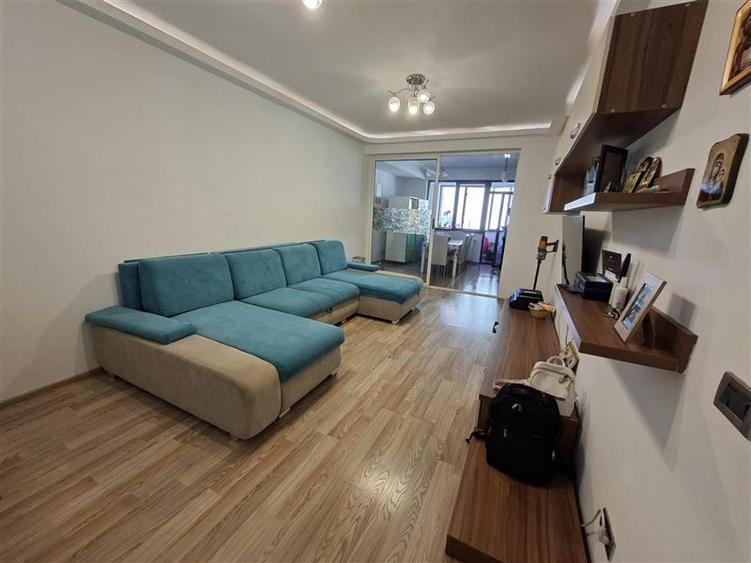 Apartament cu 3 camere nedecomandat, mobilat în Tractorul