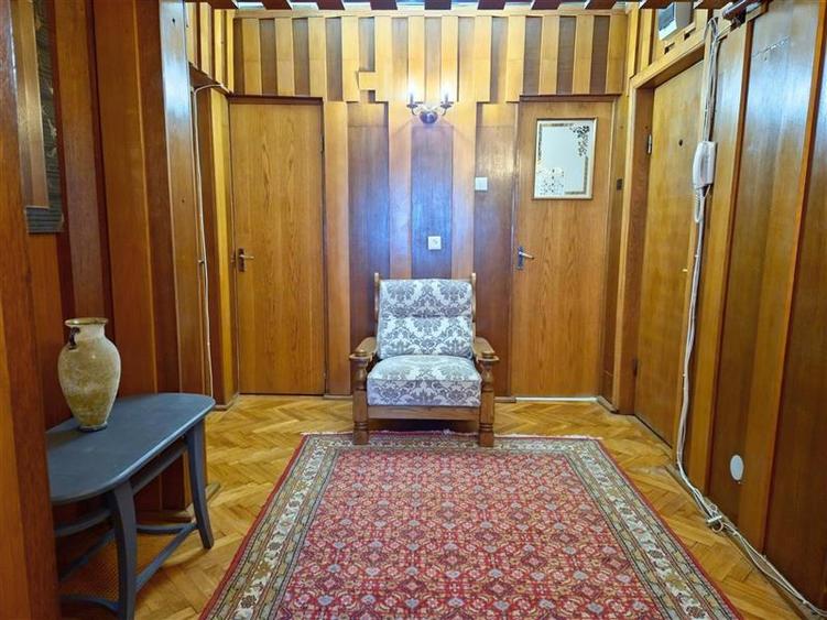 Apartament cu 3 camere decomandat în 1 Mai