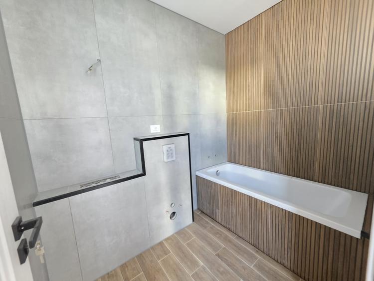 Casă individuală cu 4 camere cu Canalizare în Sânpetru