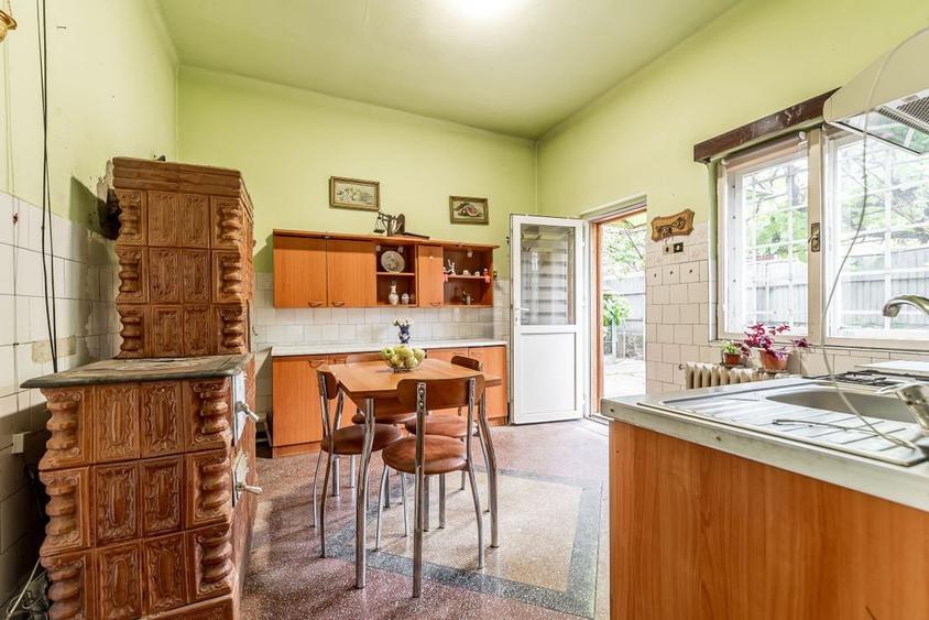 Casă cu 3 camere cu Teren 370 Mp în Central