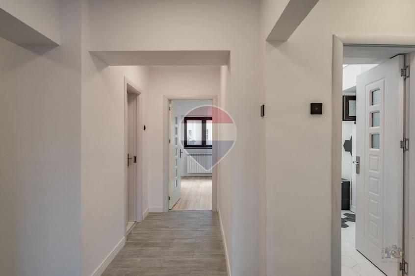 Apartament cu 4 camere decomandat în P-ța Unirii