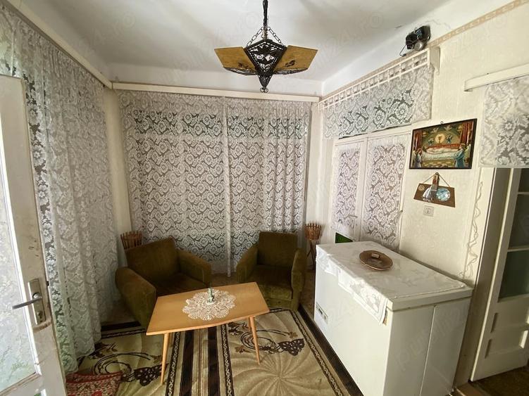 Casă cu 5 camere cu Teren 1353 Mp în Central