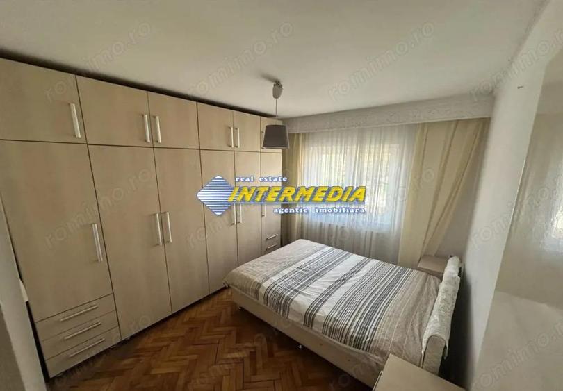 Apartament cu 4 camere decomandat în Cetate