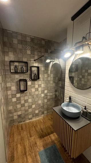 Apartament cu 3 camere decomandat, mobilat în Aradului