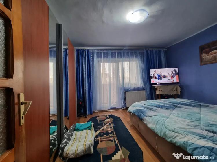 Apartament cu 3 camere decomandat, mobilat în Banca Națională