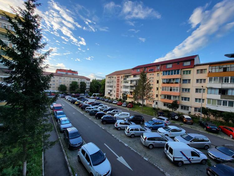 Apartament cu 2 camere decomandat în Cedonia