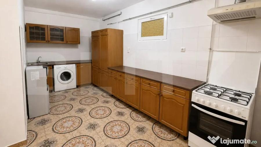 Casă cu 6 camere cu Teren 475 Mp în Olimpia-Stadion