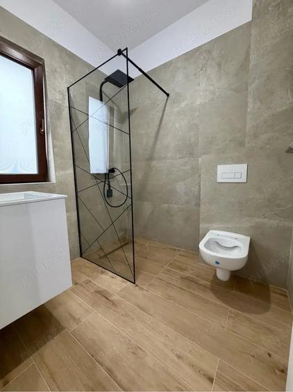 Casă cu 7 camere cu Teren 300 Mp în Moșnița Veche