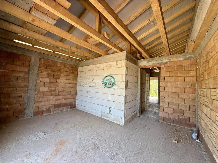 Duplex cu 4 camere cu Canalizare în Corunca
