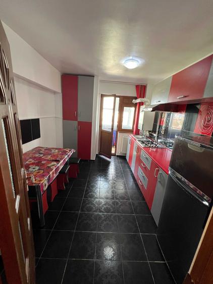 Apartament cu 4 camere decomandat în Central