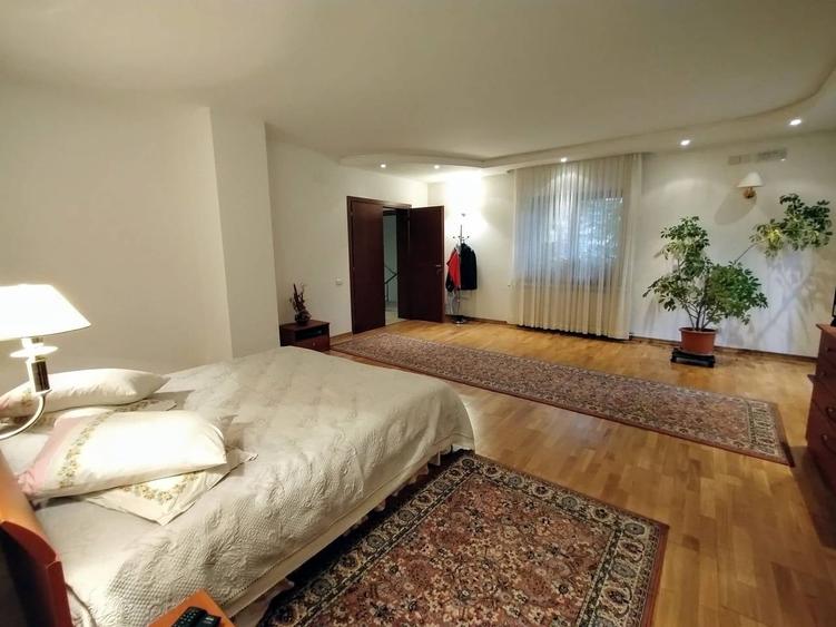 Casă cu 4 camere cu Teren 595 Mp în Vest
