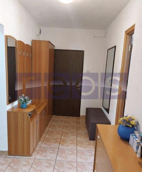 Apartament cu 3 camere decomandat, mobilat în Nerva Traian