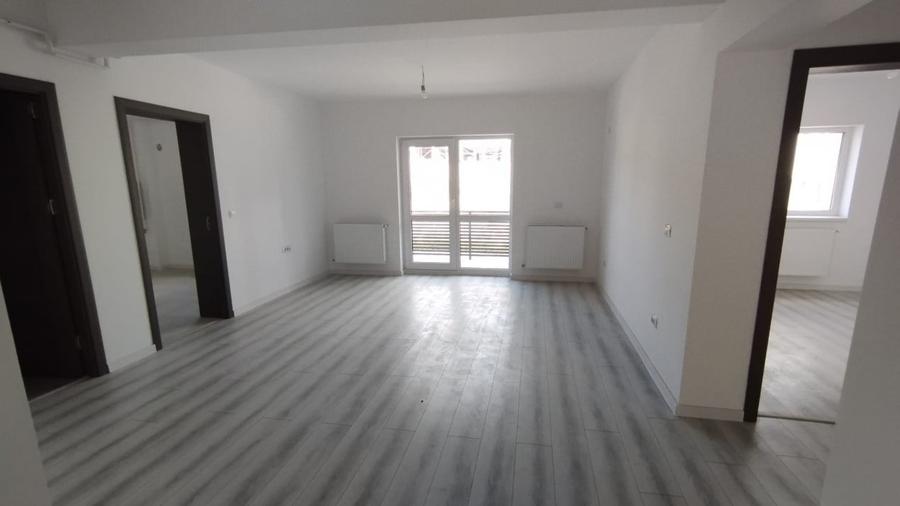 Apartament cu 3 camere decomandat în Păcurari