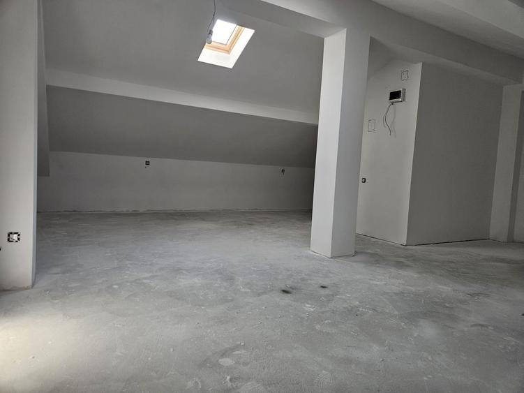 Casă individuală cu 4 camere cu Canalizare în Exterior Vest