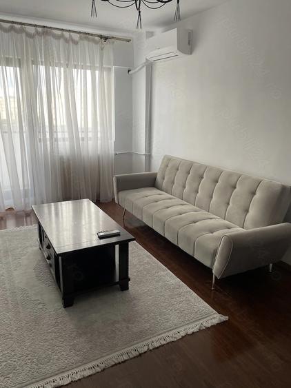 Apartament cu 3 camere semidecomandat în Theodor Pallady
